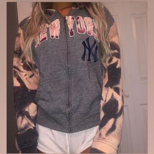 Yankees zip up